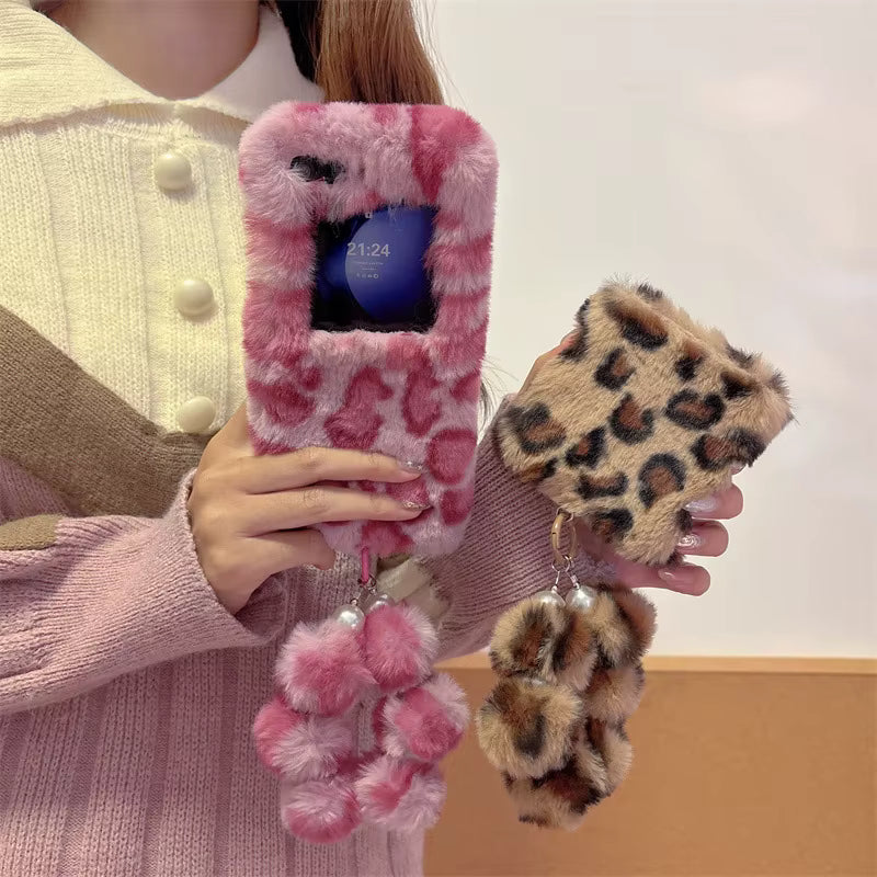 Fashion Leopard Print Fluffy Plush Wrist Strap Bracket Phone Case For Samsung Galaxy Z Flip 7 6 5 4 3 Zflip7 Shockproof Cover